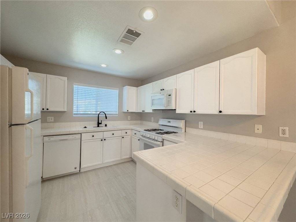 400 Pine Haven St #203 - Photo 7 of 31