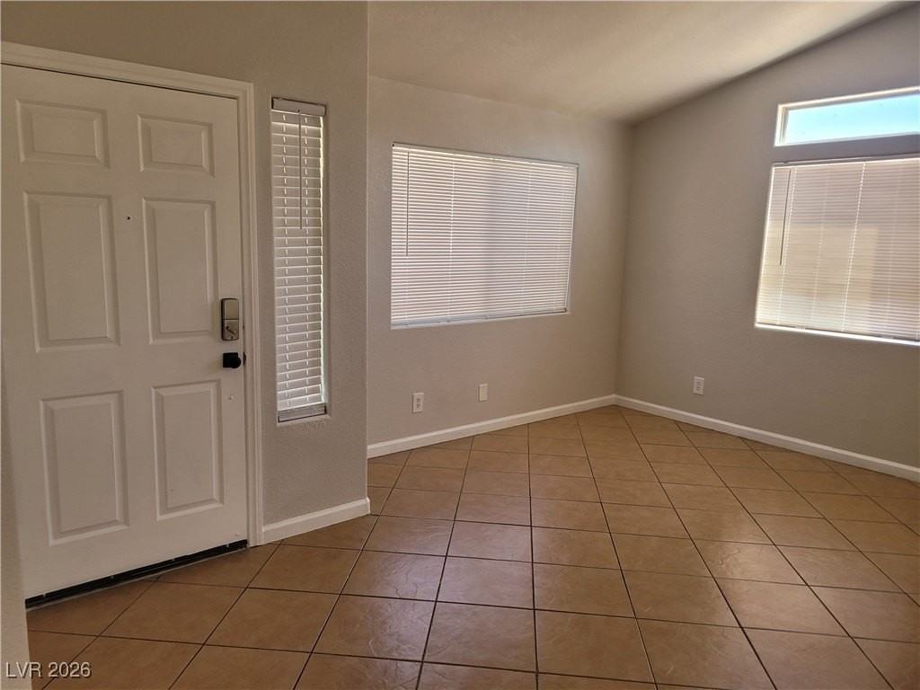 6277 Elvido Ave - Photo 6 of 44