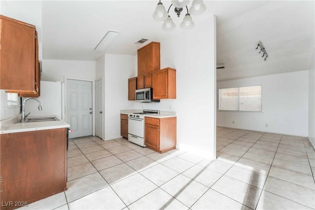 900 Calico Hills Ct - Photo 6 of 19