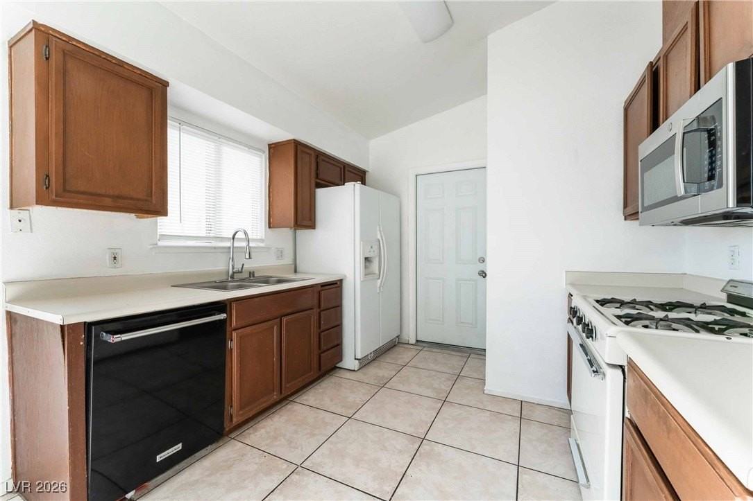 900 Calico Hills Ct - Photo 7 of 19