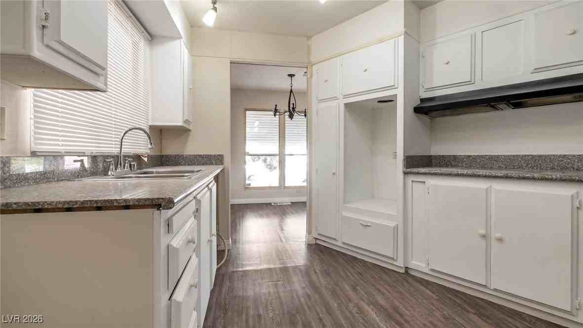 3670 Estes Park Dr - Photo 5 of 25