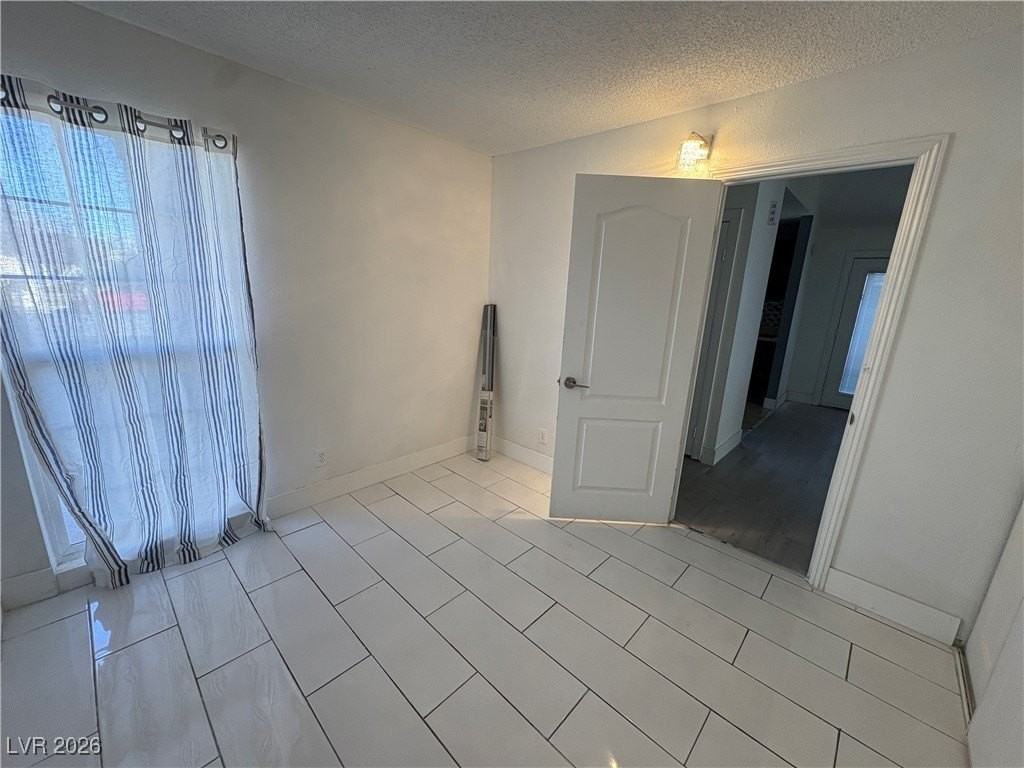 6215 Don Zarembo Ave - Photo 5 of 15