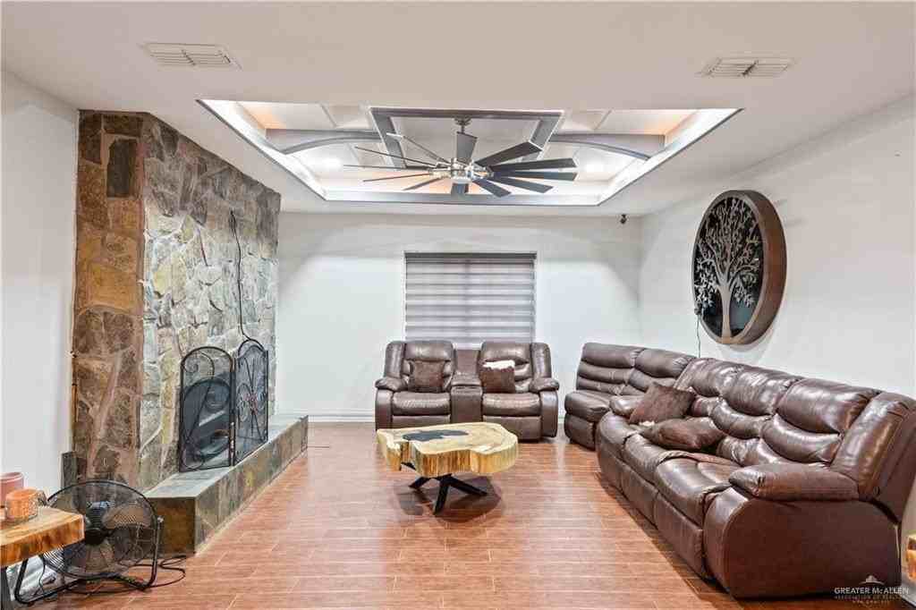 415 S 8th St - Photo 6 of 21