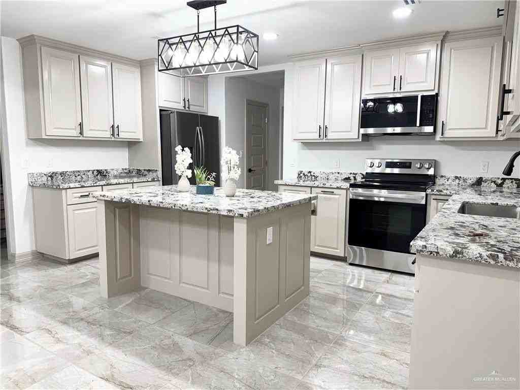 401 Stuart Ct - Photo 3 of 11