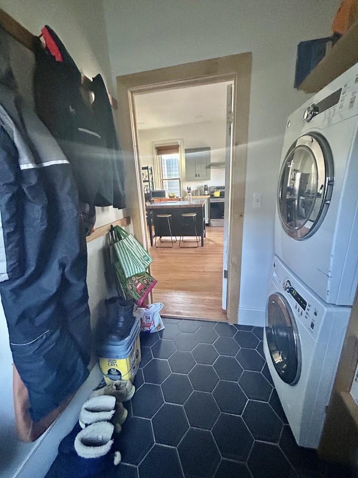 1682 Bagley St #B - Photo 4 of 25