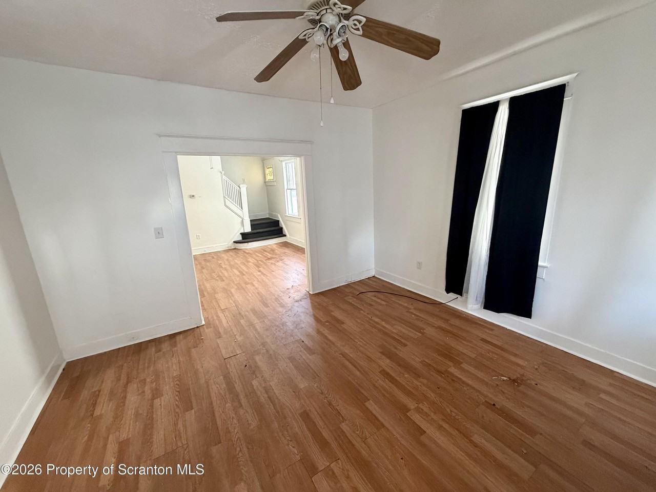 202 William St - Photo 3 of 11