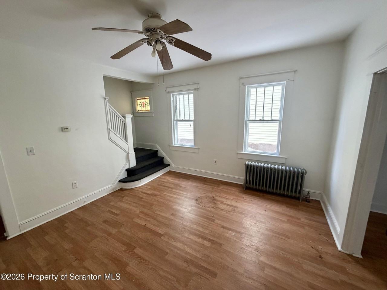 202 William St - Photo 4 of 11