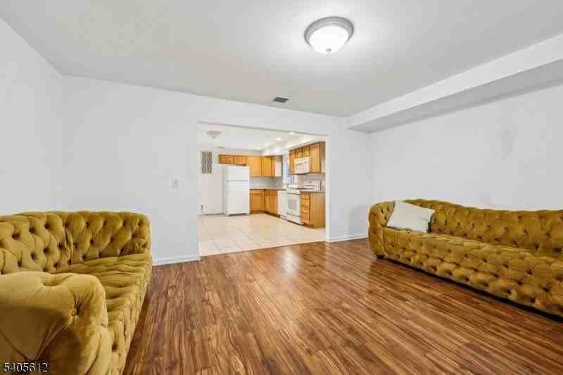 348 River Dr - Photo 4 of 8