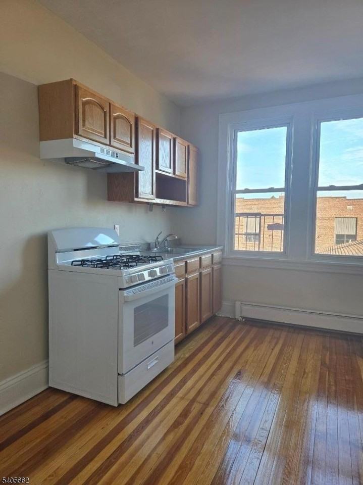 80 Union Ave Apt C6 #C6 - Photo 4 of 9