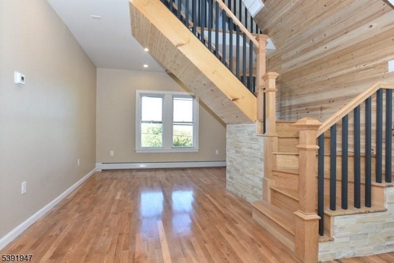 454 Park Ave - Photo 4 of 27