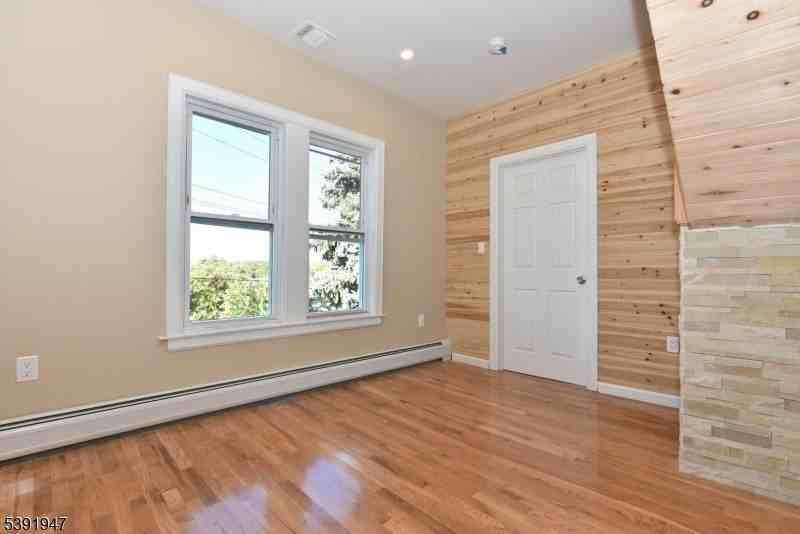 454 Park Ave - Photo 5 of 27