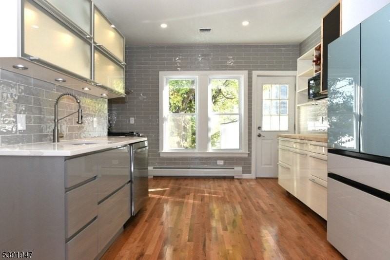 454 Park Ave - Photo 7 of 27