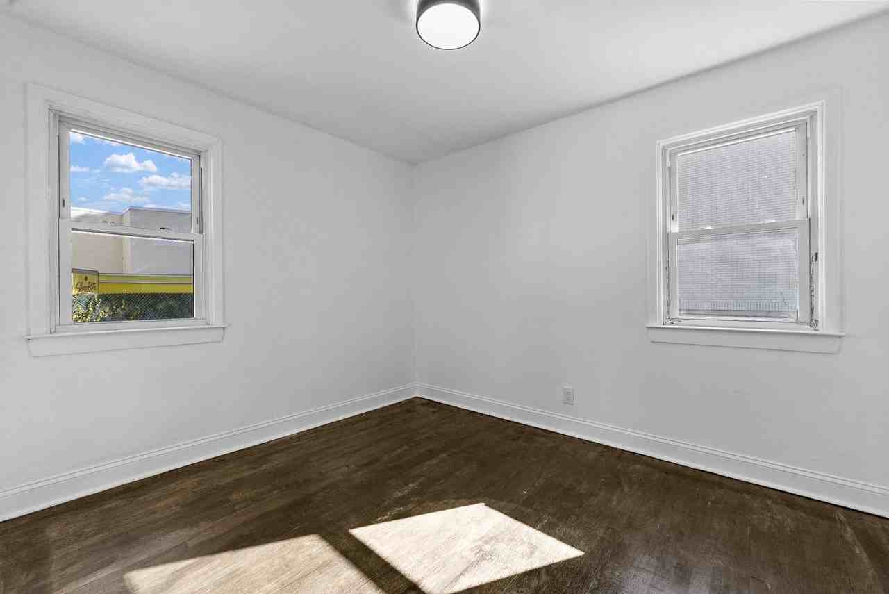 514 Lafayette Ave - Photo 3 of 8