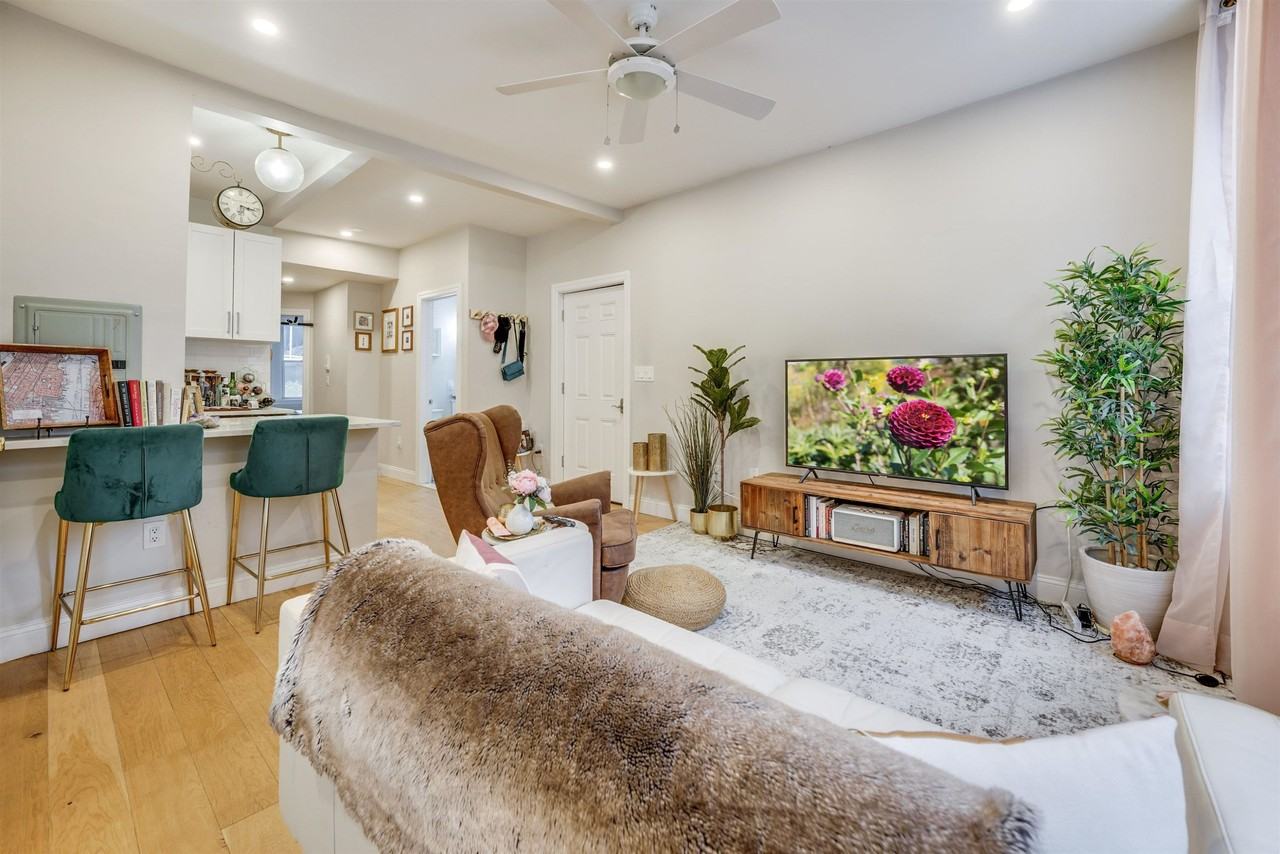 709 Monroe St #2 - Photo 4 of 22