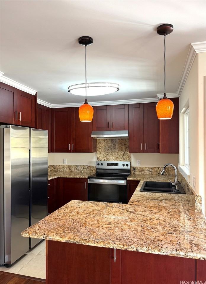 634 9th Ave Apt C #C - Photo 4 of 23