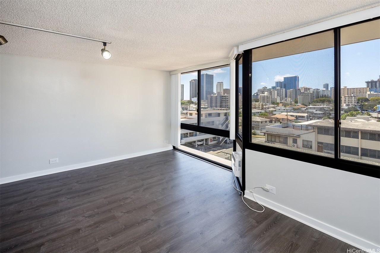 1820 Waiola St Apt 604 #604 - Photo 3 of 14