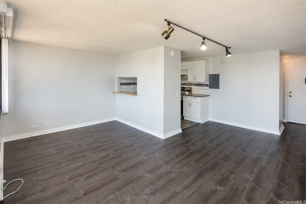 1820 Waiola St Apt 604 #604 - Photo 4 of 14