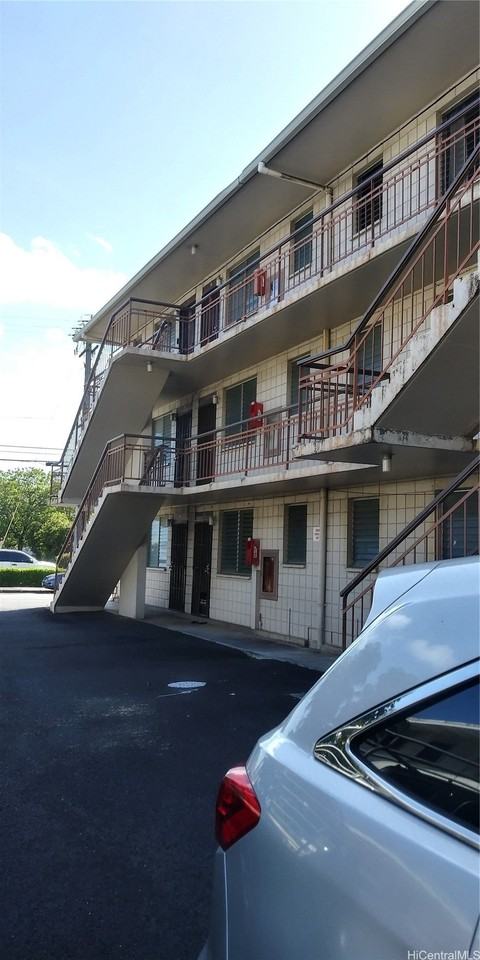 1322 Kinau St Apt 8 #8 - Photo 3 of 5