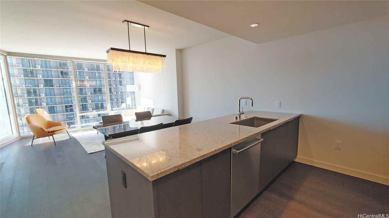 1001 Queen St Apt 2303 #2303 - Photo 3 of 24