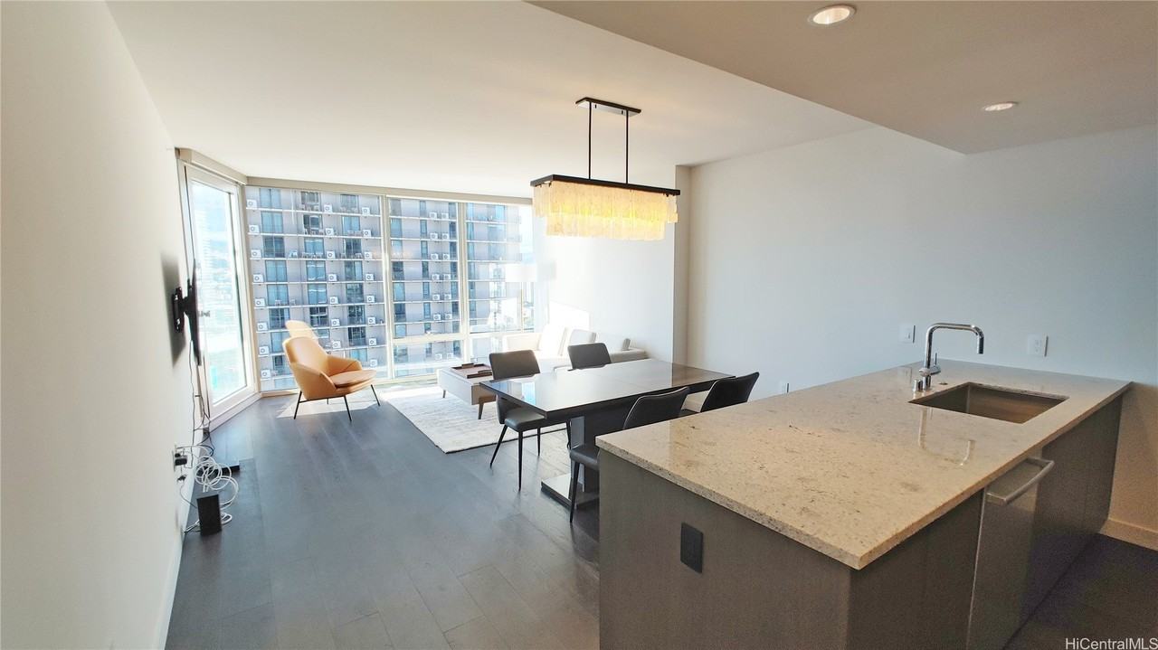 1001 Queen St Apt 2303 #2303 - Photo 4 of 24