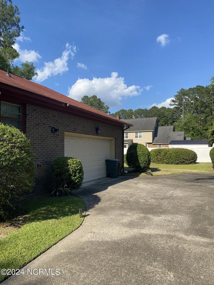 131 Antler Rd - Photo 3 of 28