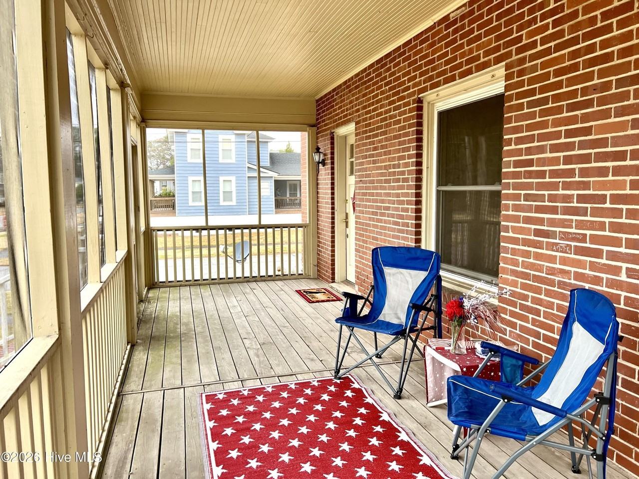 639 E Main St - Photo 3 of 26