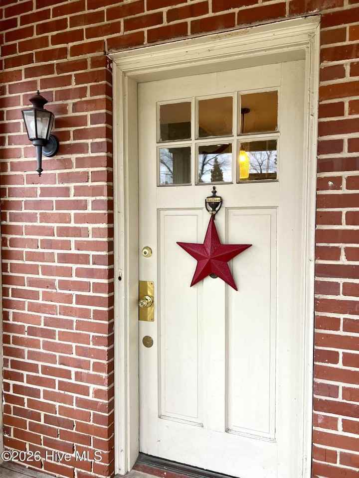 639 E Main St - Photo 4 of 26