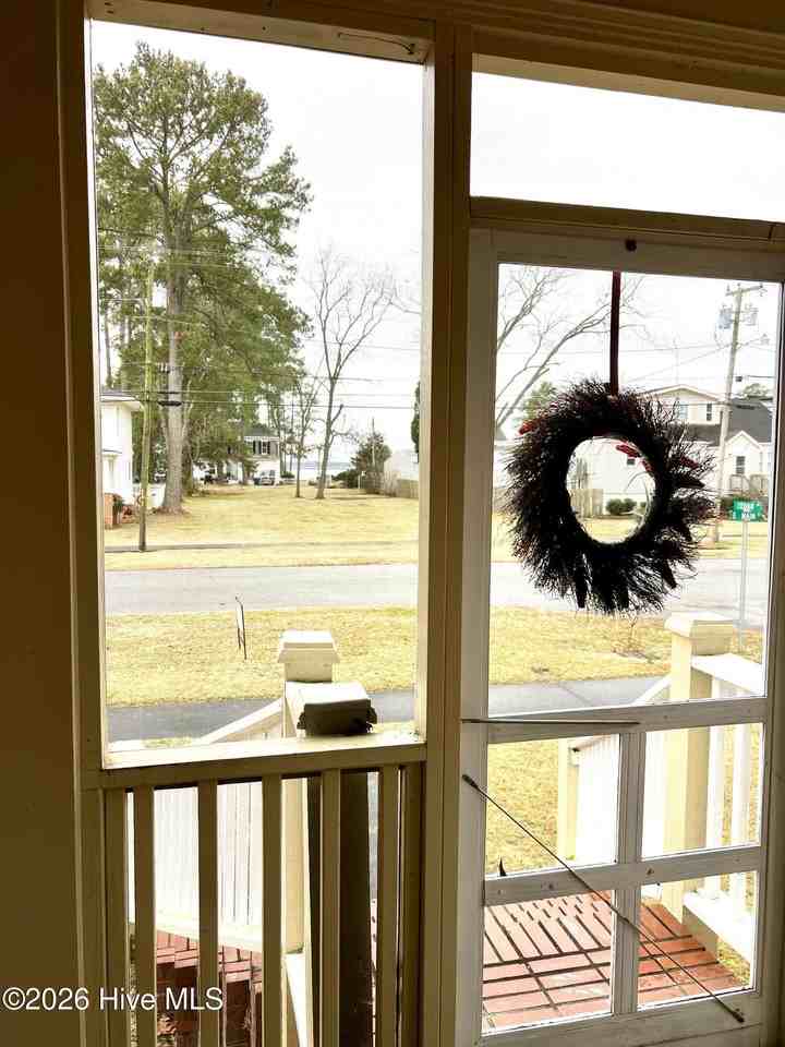 639 E Main St - Photo 5 of 26