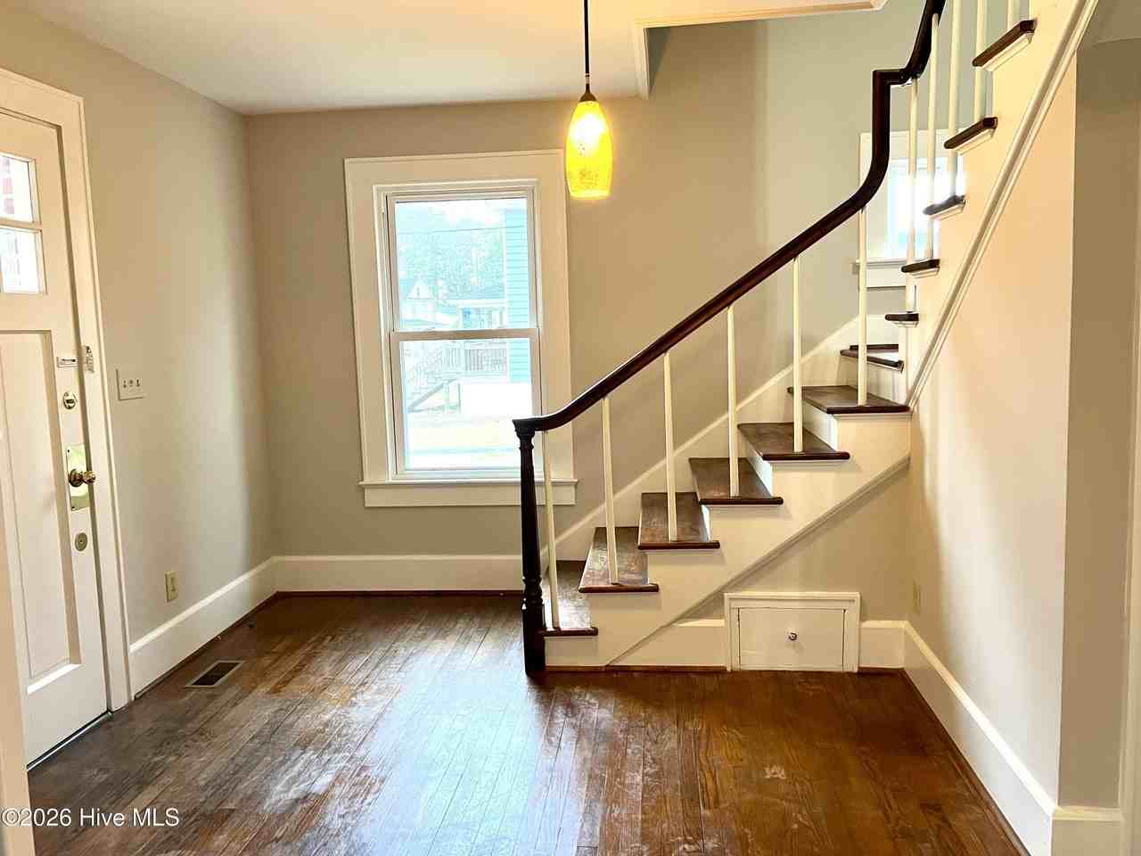 639 E Main St - Photo 7 of 26