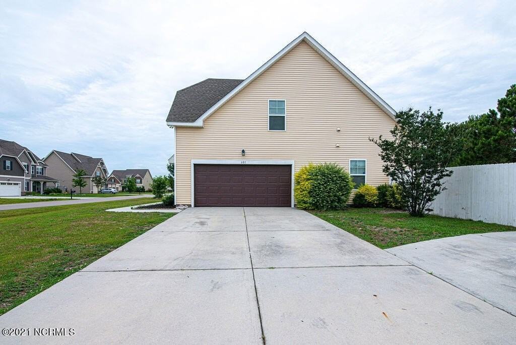 601 Winfall Dr - Photo 3 of 43