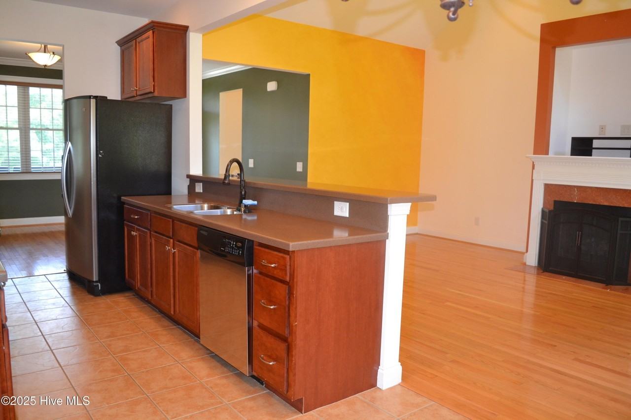 1026 Seagull Dr - Photo 3 of 12