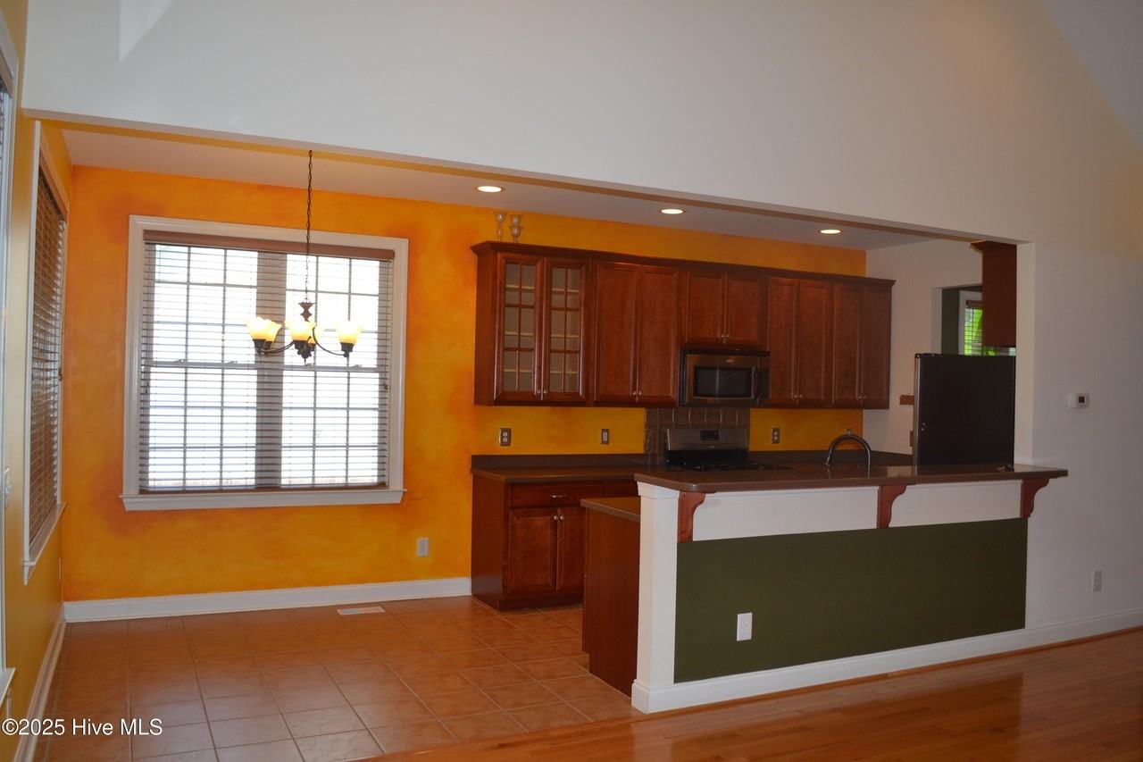 1026 Seagull Dr - Photo 4 of 12