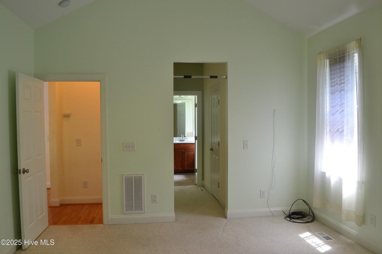 1026 Seagull Dr - Photo 5 of 12