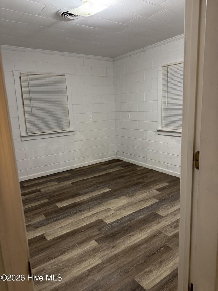 409 E Nelson St Unit B #B - Photo 3 of 17