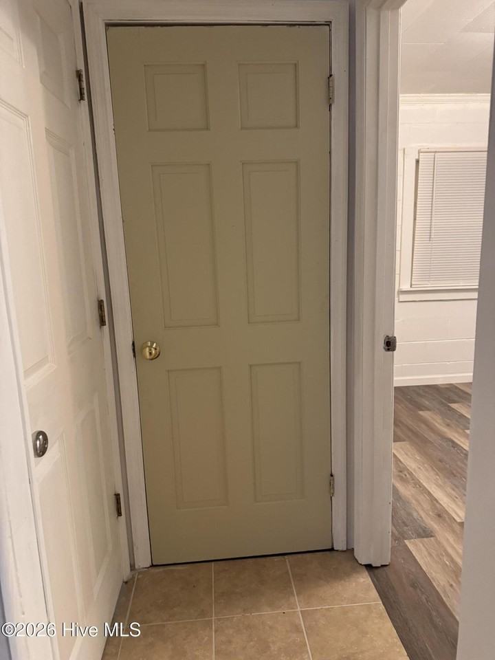 409 E Nelson St Unit B #B - Photo 4 of 17