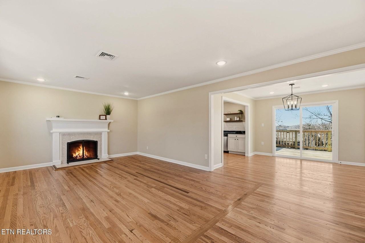 8008 W Cliff Dr - Photo 4 of 48