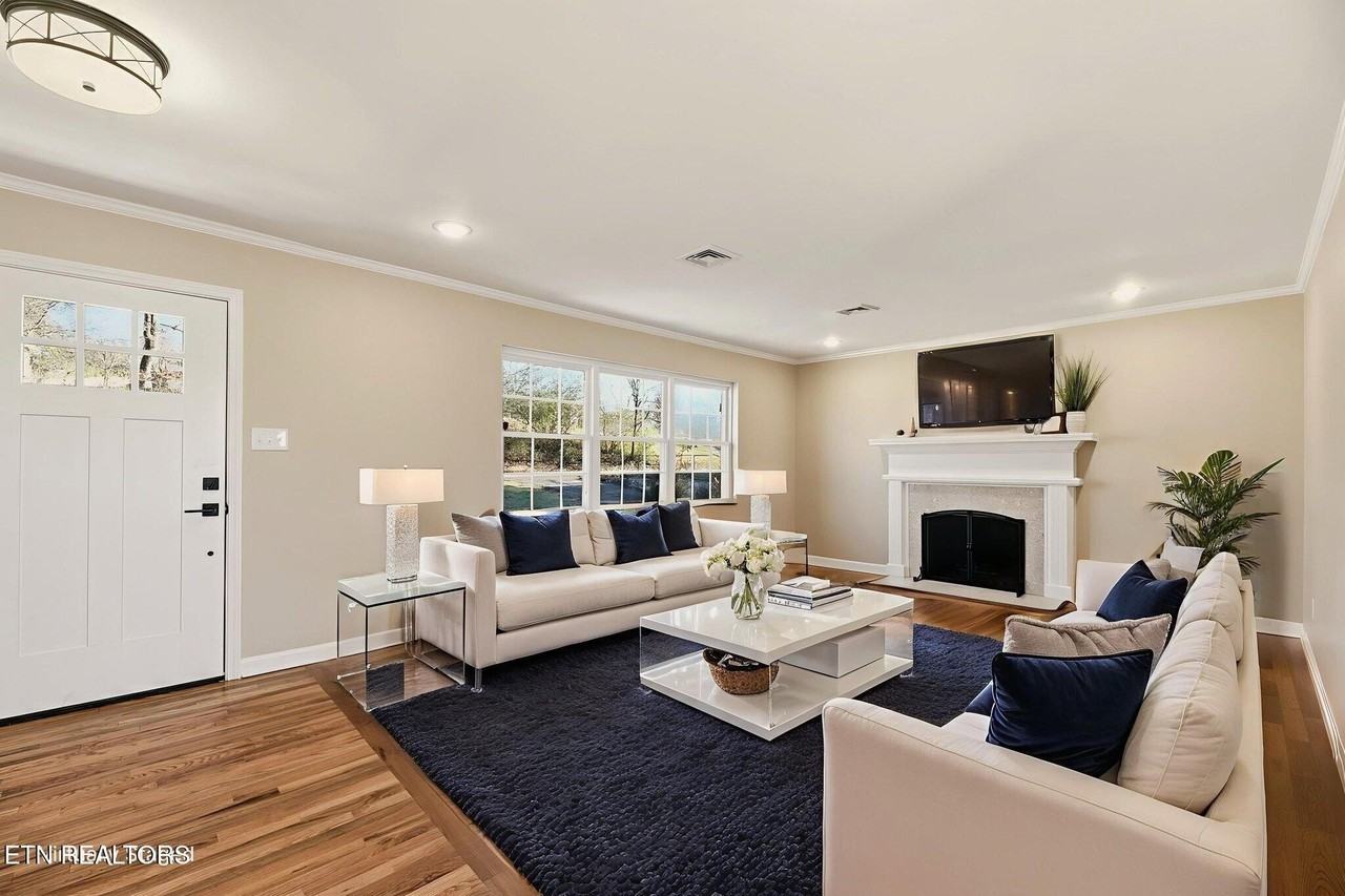 8008 W Cliff Dr - Photo 6 of 48