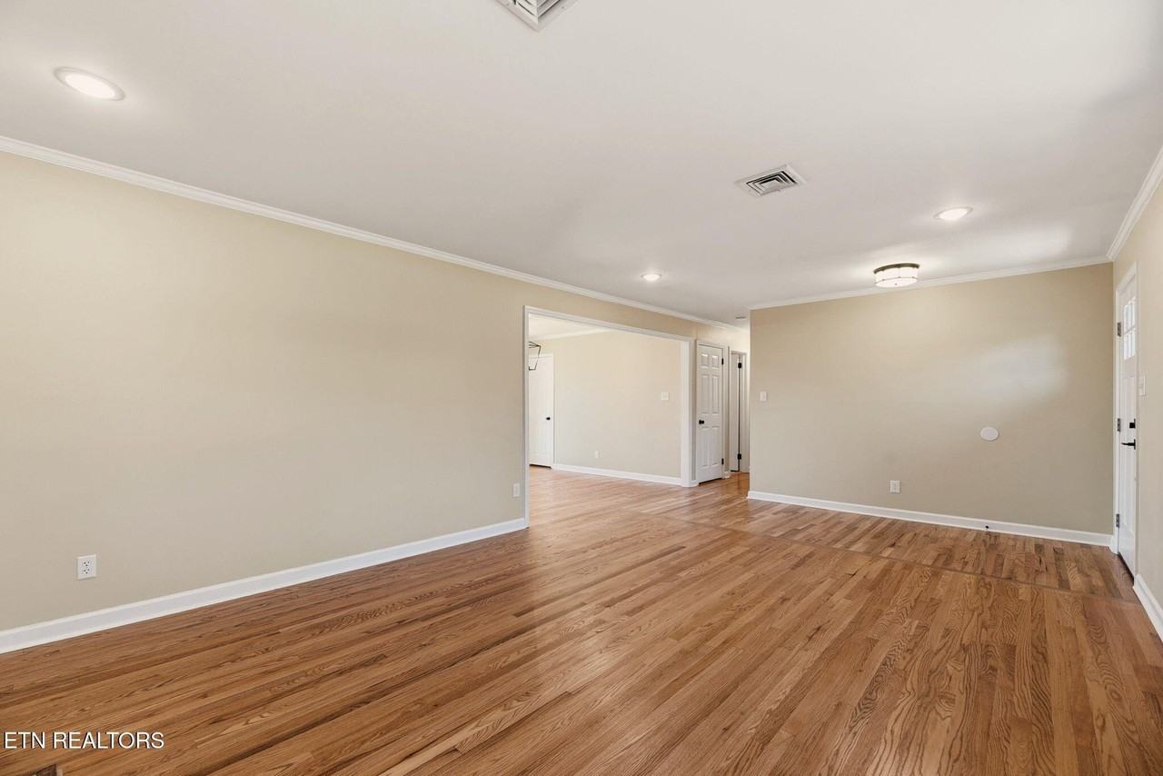 8008 W Cliff Dr - Photo 7 of 48