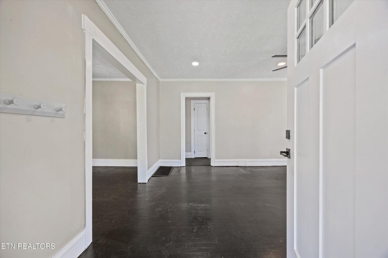 3034 E 5th Ave - Photo 3 of 31