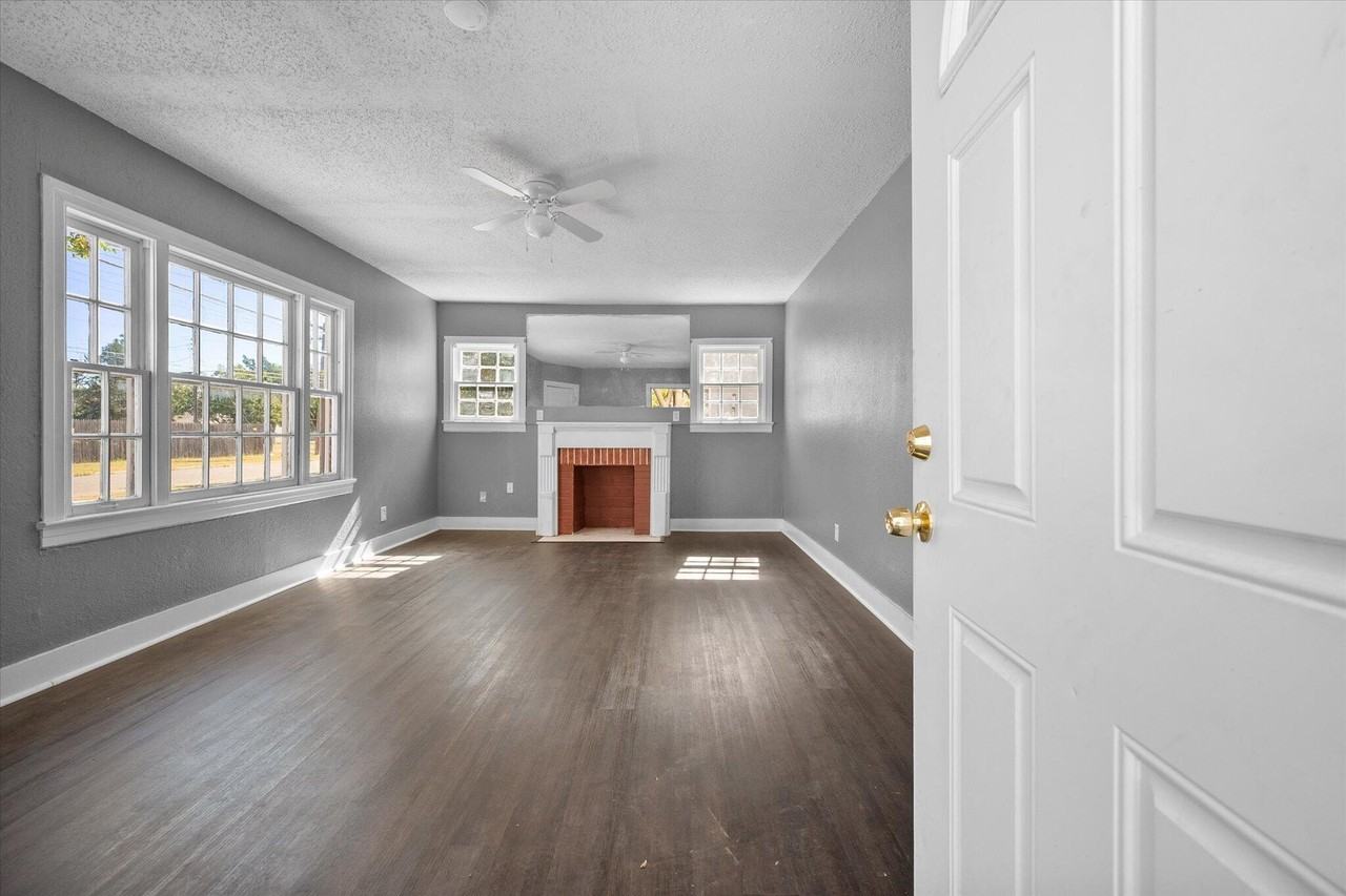 2402 Avenue U - Photo 3 of 30