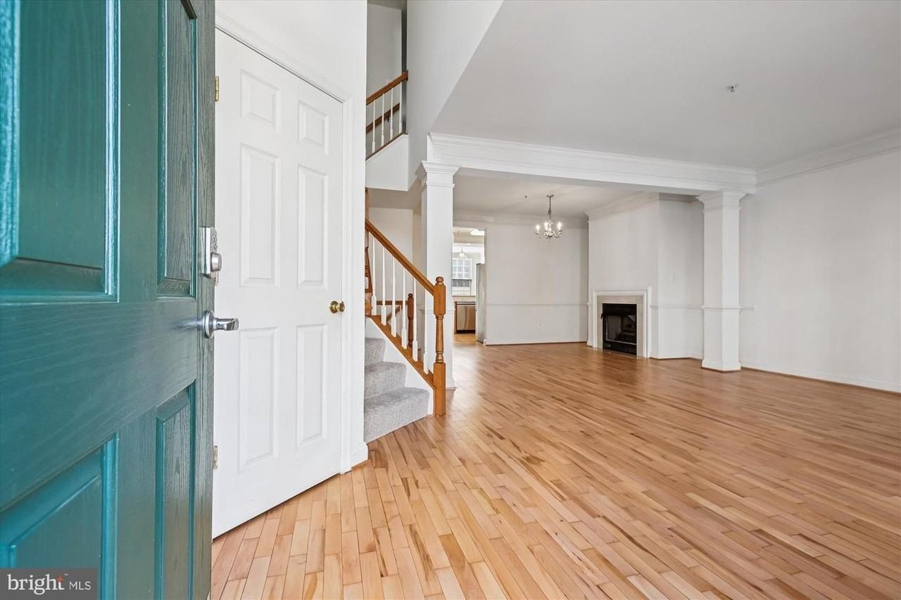 502 Lawson Way - Photo 5 of 50