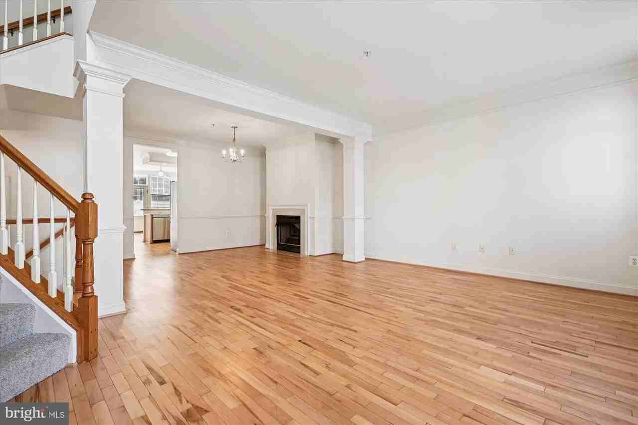 502 Lawson Way - Photo 6 of 50