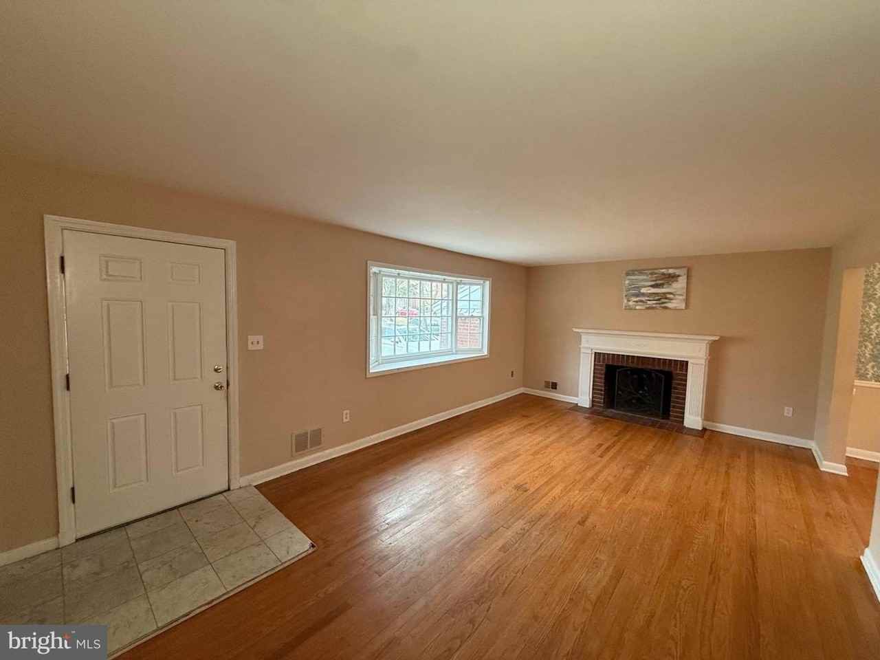 7804 Temple St - Photo 4 of 32