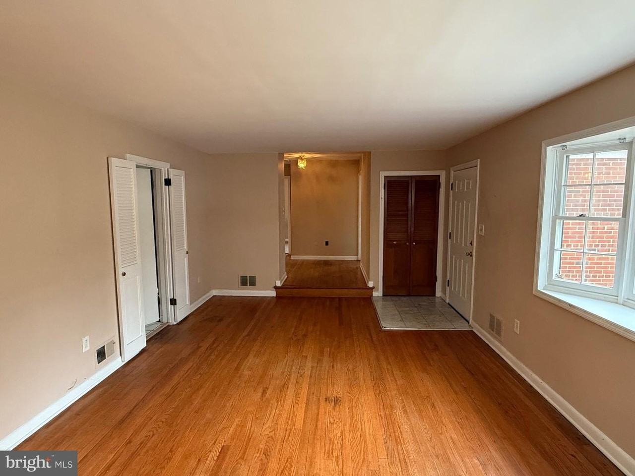 7804 Temple St - Photo 5 of 32