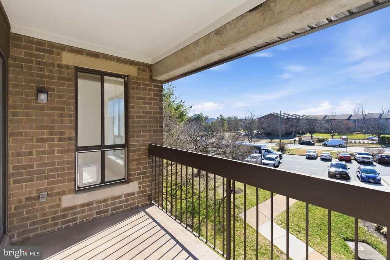 561 Florida Ave - Photo 2 of 32