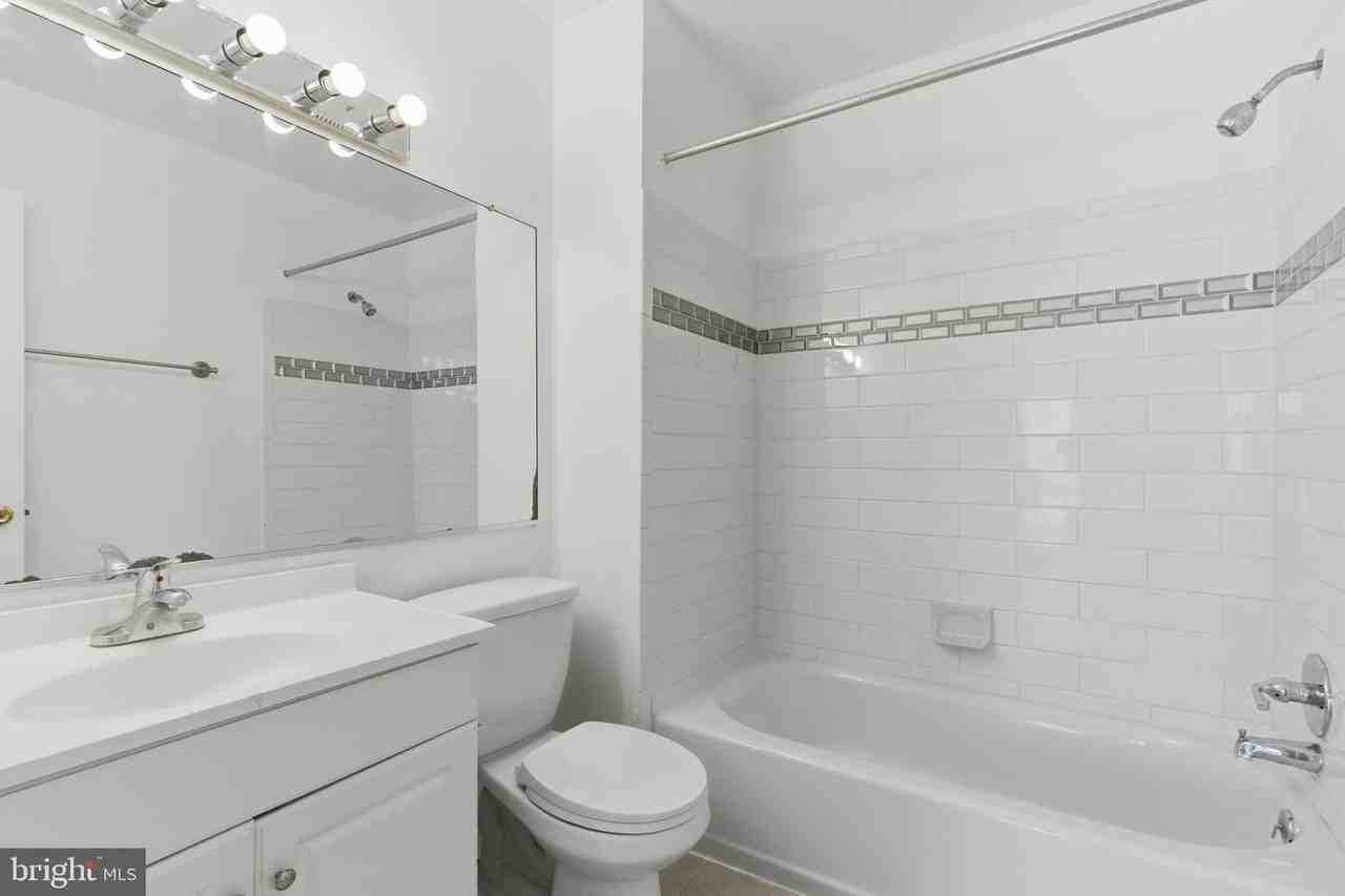 561 Florida Ave - Photo 3 of 32