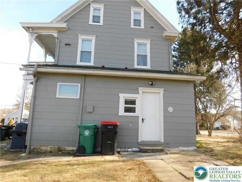 300 S 9th St Apt 2 #2UPSTAIRS - Photo 2 of 20