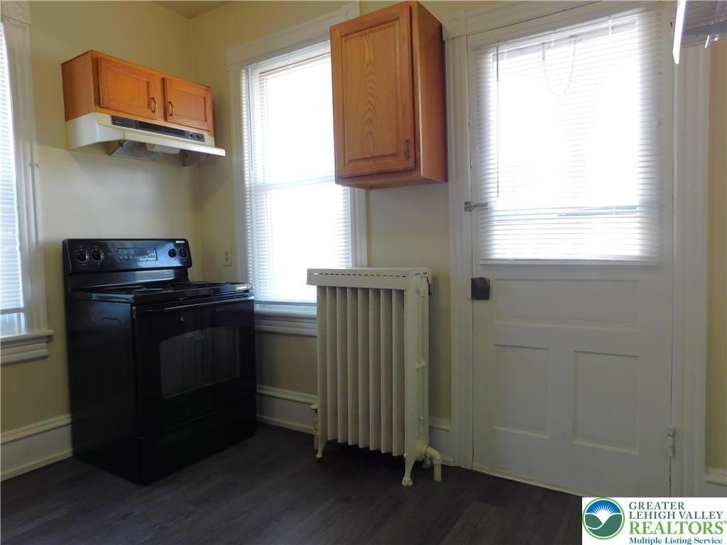 300 S 9th St Apt 2 #2UPSTAIRS - Photo 5 of 20