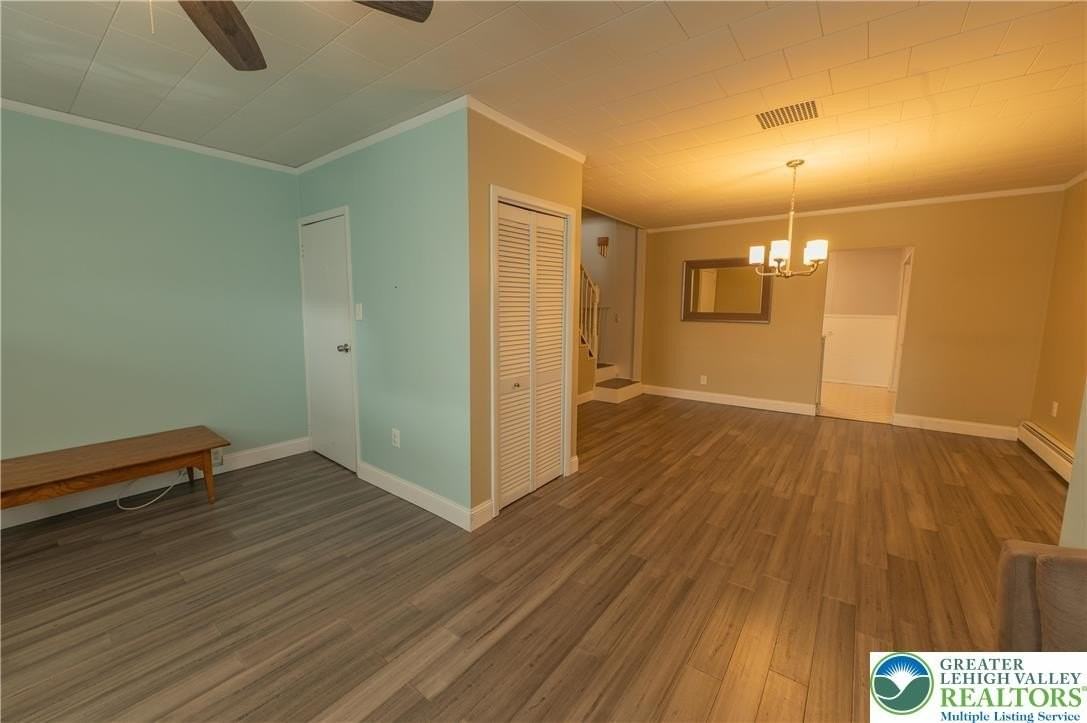 343 Broad St - Photo 3 of 20