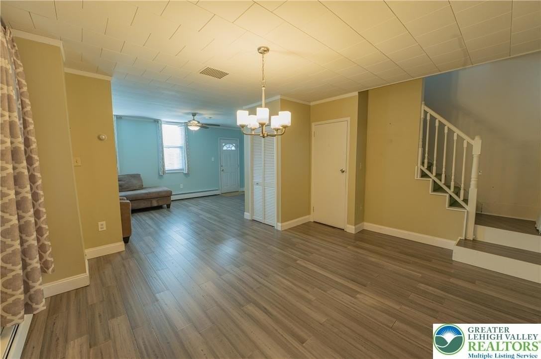 343 Broad St - Photo 4 of 20